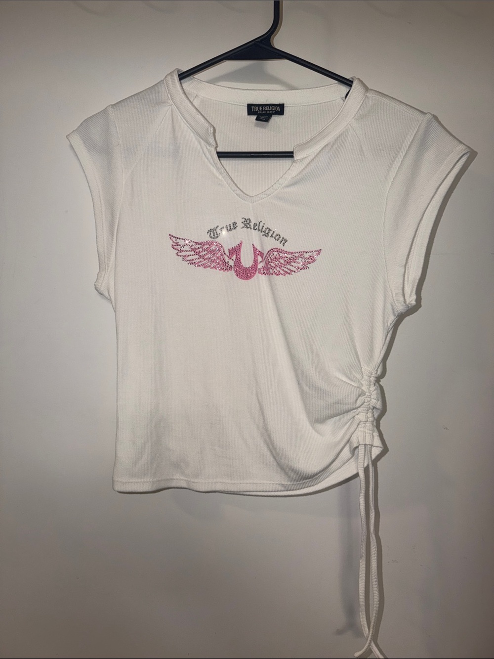 🪽💗🪽True Religion White Short-Sleeve Drawstring Tee with Pink Wing Rhines Graphic